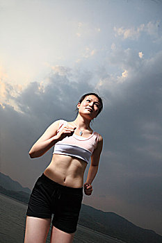 年轻,亚洲女性,跑,日落