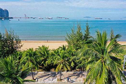 航拍海南三亚湾旅游度假区海水浴场椰林沙滩