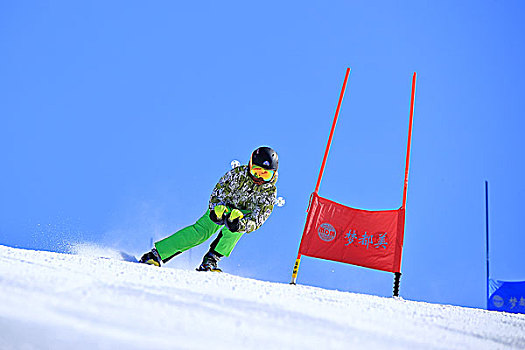 高山大回转双板滑雪比赛