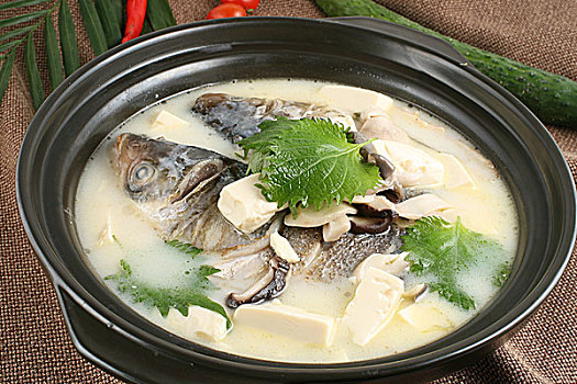 紫苏鱼头汤