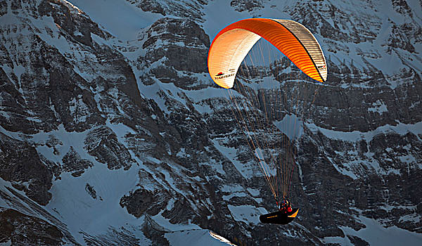 滑翔伞,黄昏,正面,山,冬天,瑞士,欧洲
