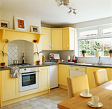 现代,厨房,黄色,门,大理石地板,壁炉台,上方,炊具