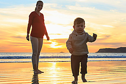 母亲,幼儿,儿子,玩,海滩,圣地亚哥,加利福尼亚,美国