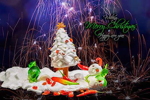用食材制作的耶诞贺卡,有雪人和耶诞树