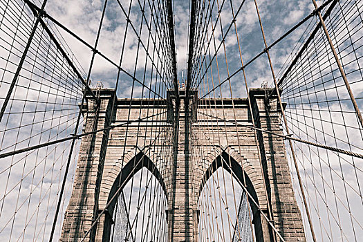 仰视,钢铁,线缆,布鲁克林大桥,天空,纽约,美国