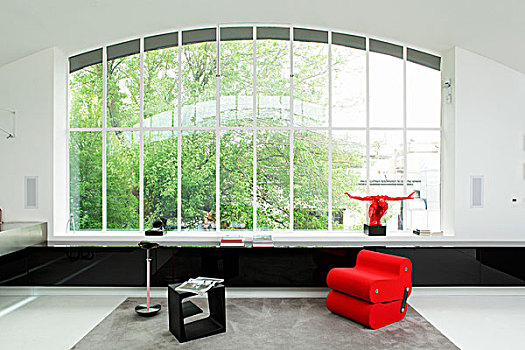 红色,扶手椅,黑色,边桌,简约,室内,巨大,窗户