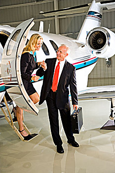 成熟,商务人士,帮助,职业女性,出口,小飞机