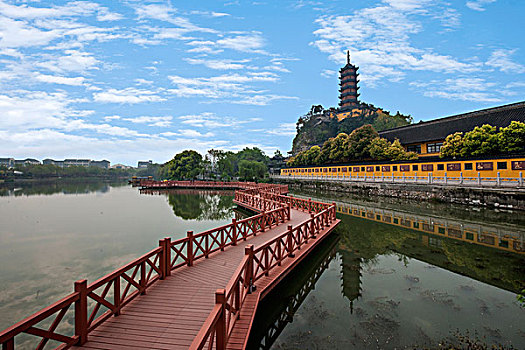 江苏镇江金山寺金山湖廊桥