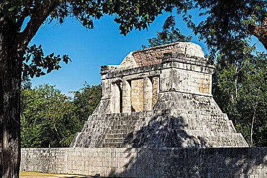 古老,玛雅,庙宇,圆,柱子,框架,树,蓝天,奇琴伊察,尤卡坦半岛,墨西哥