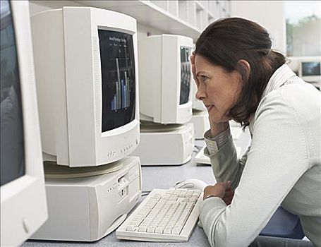 女人,电脑,机房