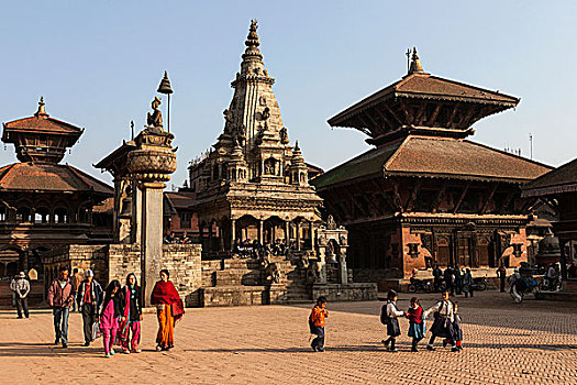 杜巴广场,雕塑,国王,钟,庙宇,帕斯帕提那神庙,巴克塔普尔,尼泊尔,亚洲