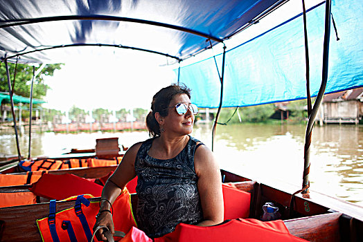 女人,戴着,墨镜,渡轮,看别处,曼谷,泰国,亚洲