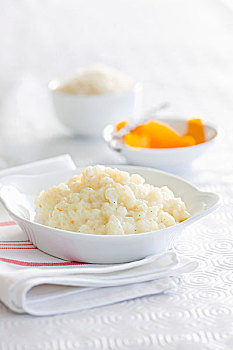 米饭布丁,香草,橙子
