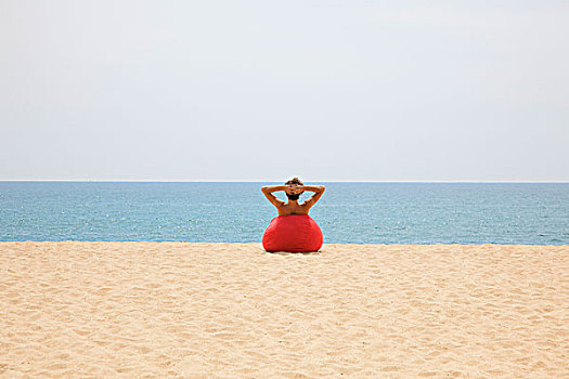 男人,放松,豆袋椅,海滩