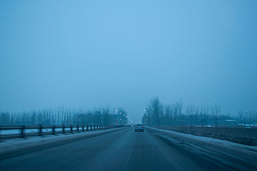 空旷的道路