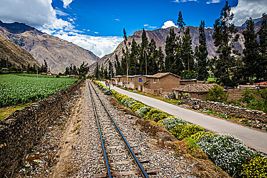 列车,轨道,靠近,乡村,家,农田,景色,旅途,神圣峡谷,印加,安迪斯山脉,秘鲁