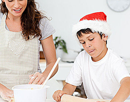 可爱,男孩,准备,圣诞饼干,母亲,厨房