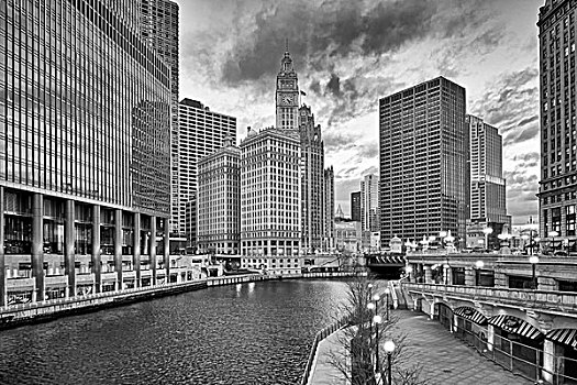 美国,伊利诺斯,芝加哥,河,河滨步道,照亮,路灯,杆,建筑背景,市区,晚上,生动,天空