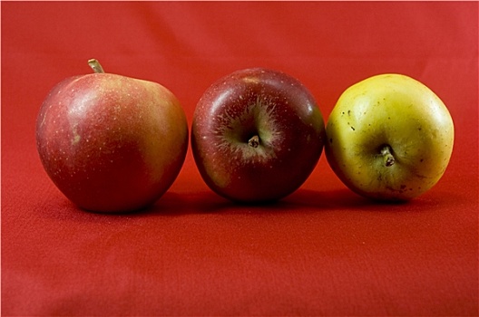 三个,苹果