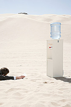 男人,冷水机,沙漠