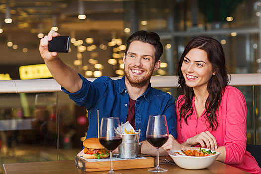 情侣,智能手机,餐馆
