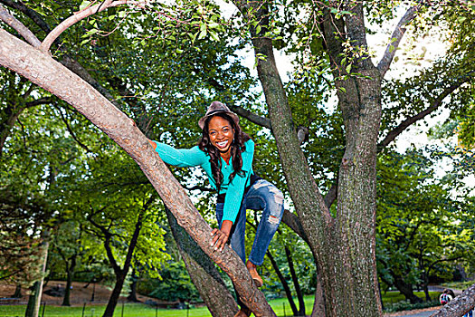 女人,攀登,树,中央公园,纽约,美国
