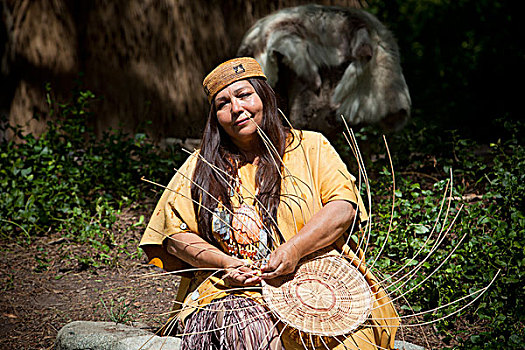 传统,衣服,圣胡安卡皮斯特拉诺,印第安,女人,天然材料,靠近,河流,编织,篮子,再现,先辈,乡村,生活,南加州