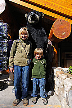 孩子,黑色,熊,冰碛湖,班芙国家公园,艾伯塔省,加拿大
