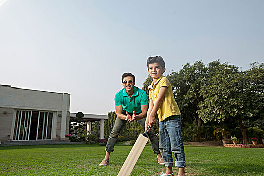 印度,男孩,4-5岁,玩,板球,父亲,后院