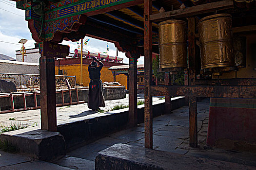 西藏山南昌珠寺