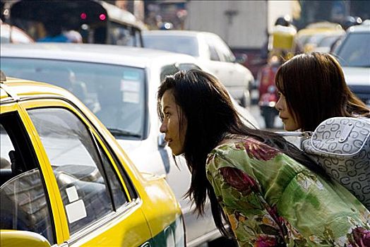 泰国,曼谷,泰国人,女人,微笑,热闹街道,抓住,出租车