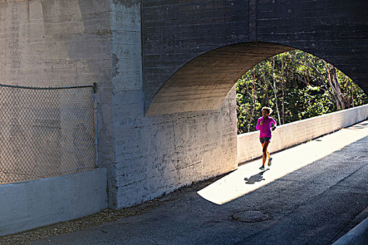 慢跑,跑,桥,公园,帕萨迪纳,加利福尼亚,美国
