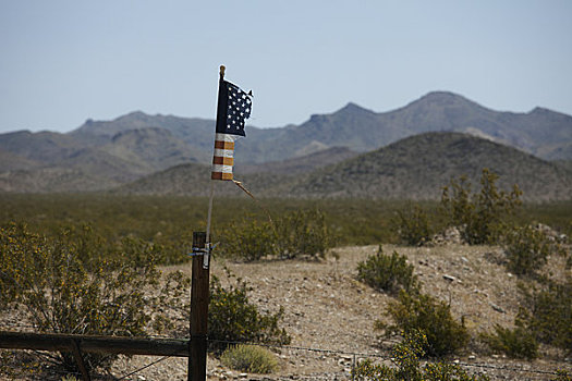 美国国旗,栅栏柱,老,66号公路,东方,加利福尼亚,美国