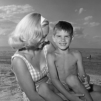母亲,儿子,海滩