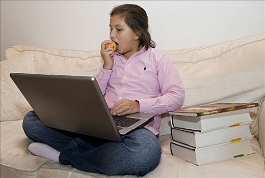 学生,11岁,工作,笔记本电脑,吃,苹果