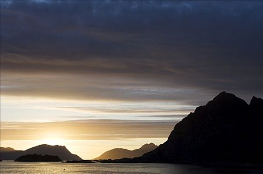 海景,子夜太阳,罗浮敦群岛,挪威