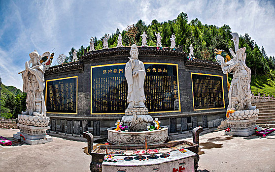 山西忻州市五台山白云寺广场观音菩萨雕像