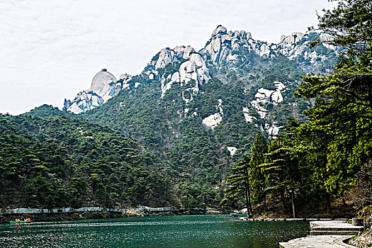 天柱山炼丹湖与五指峰