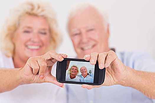 老年夫妇,拍照,智能手机,在家