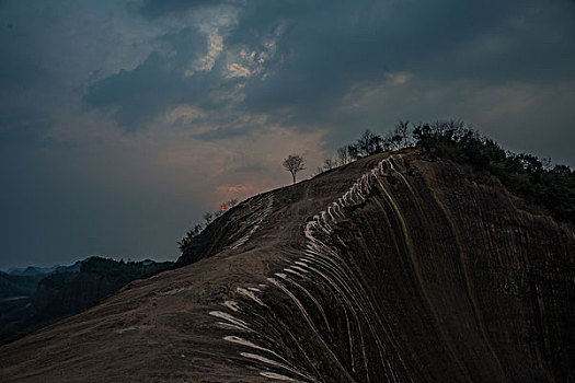 山,丹霞,质感,纹路,路面,细节,驴友,旅行,地质公园,丹霞地貌,灌木,树,草,水潭,素材,平面设计