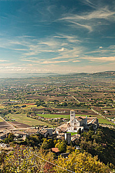 俯视,大教堂,围绕,山,阿西尼城,翁布里亚,意大利