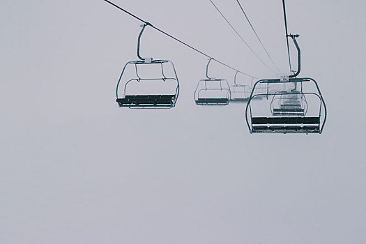 空,滑雪缆车