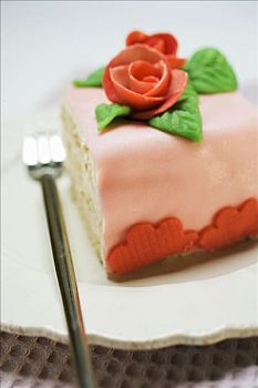 块,生日蛋糕,杏仁糖玫瑰花,盘子