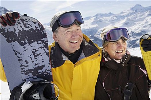 夫妻,滑雪服,拿着,滑雪,滑雪板,山,特写,肖像
