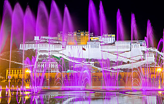 西藏拉萨广场的音乐喷泉