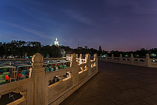 北京北海公园夜景