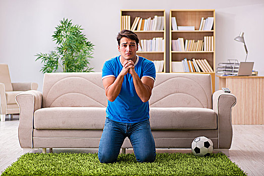 男人,看,足球,在家,坐,沙发