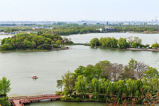 中国江苏省镇江金山寺眺望金山湖风光