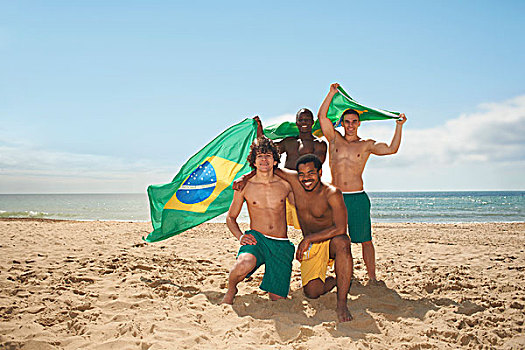 朋友,姿势,巴西国旗,海滩