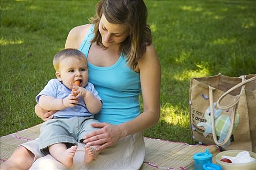 婴儿,吃,胡萝卜,野餐,母亲